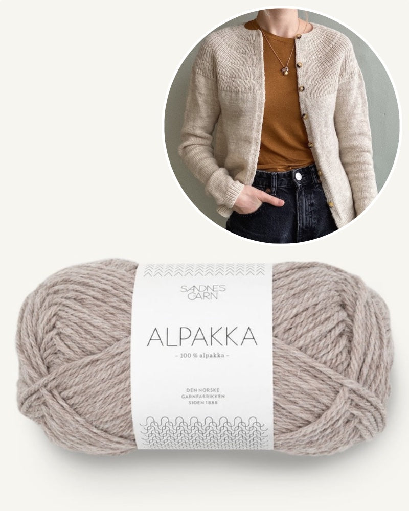 PetiteKnit Ankers Cardigan aus Alpakka von Sandnes Garn beige meliert