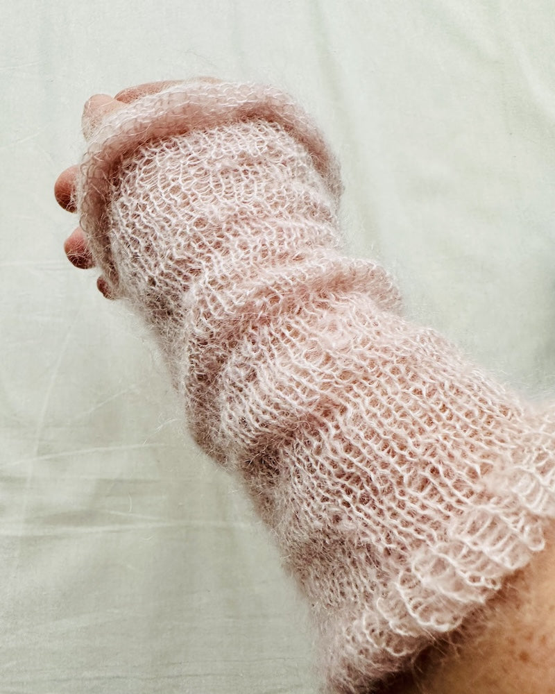 Morgennebel Handstulpen von Rabea mit Sensai von ITO Yarn 2