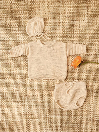 Sandnes Kollektion 2407, Fillip Set aus Pullover, Hose und Mütze mit Mandarin Petit von Sandnes Garn 2