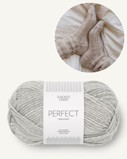 PetiteKnit Sunday Socks aus Perfect grau meliert