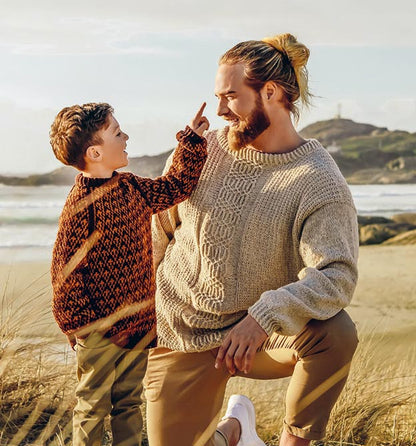 Modellbild Beispiel für Herrenpullover und Kinderpullover aus dem Buch Viking Strick von Lasse Matberg