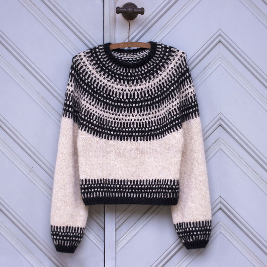 Badger and Bloom Sweater von Anne Ventzel mit Poppy von Sandnes Garn 1