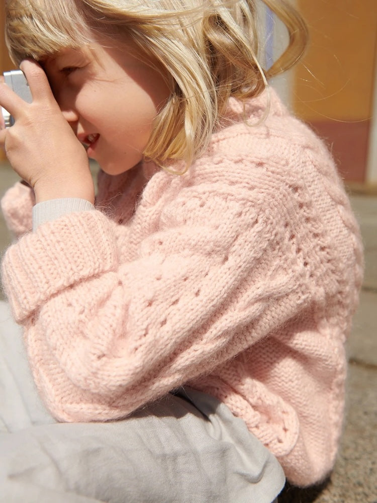 Cornelia Sweater Junior aus der Kollektion 2408 Mykt til Barn von Sandnes Garn mit Double Sunday und Tynn Silk Mohair 2