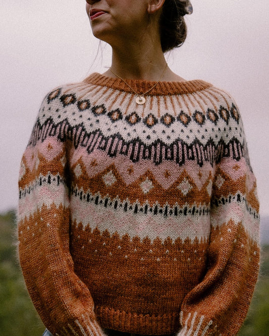 Kutovakika Dirty Caramle Sweater mit Tynn Merinoull und Tynn Silk Mohair von Sandnes Garn 1