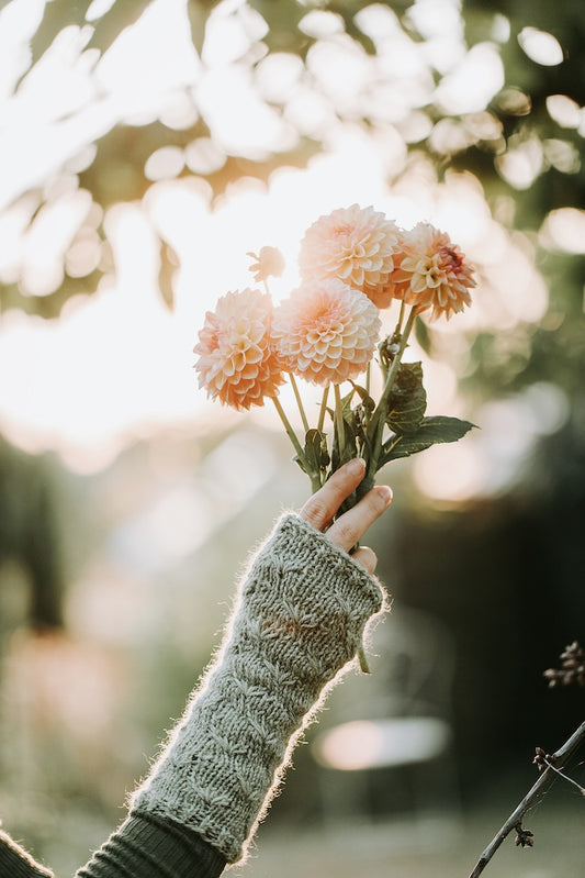 Kleinigkeitenliebe Handstulpen Wiesenblume mit Alpaca Fino von Pascuali 1