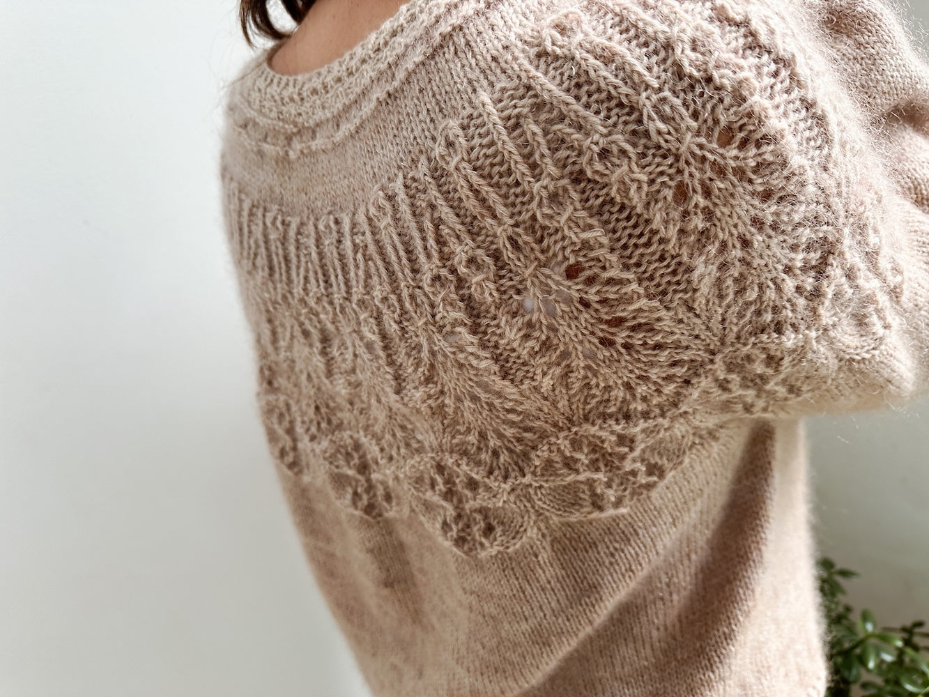 Knitting for Breakfast Ipazia Sweater mit Sunday und Tynn Silk Mlhair von Sandnes Garn 5