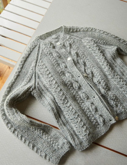 LeKnit Anemone Cardigan aus Felted Tweed von Rowan zusammen mit Tynn Silk Mohair von Sandnes Garn 1