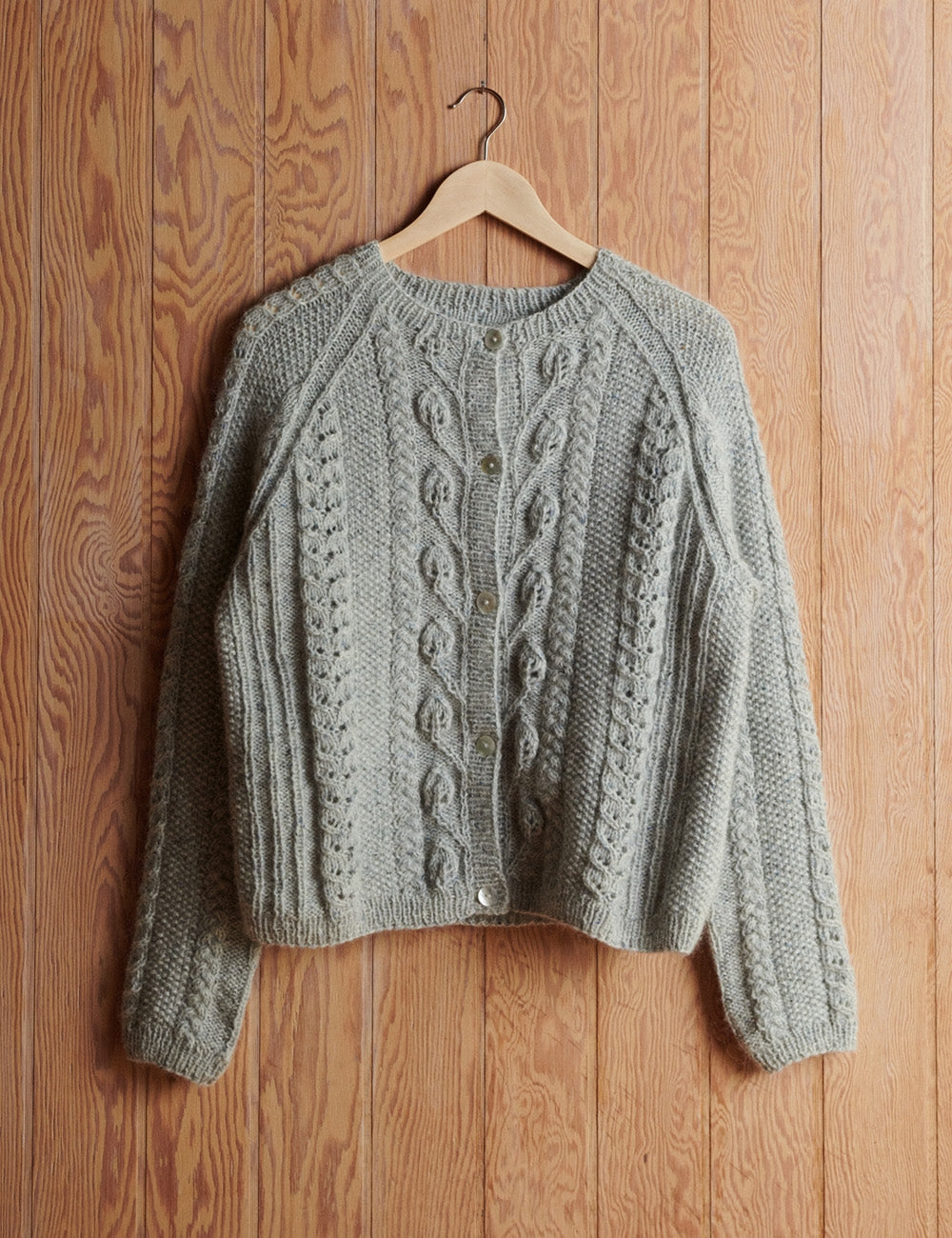 LeKnit Anemone Cardigan aus Felted Tweed von Rowan zusammen mit Tynn Silk Mohair von Sandnes Garn 4