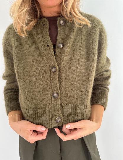 Darcy Cardigan | klassisch kurze Jacke mit Sunday und Tynn Silk Mohair von Sandnes