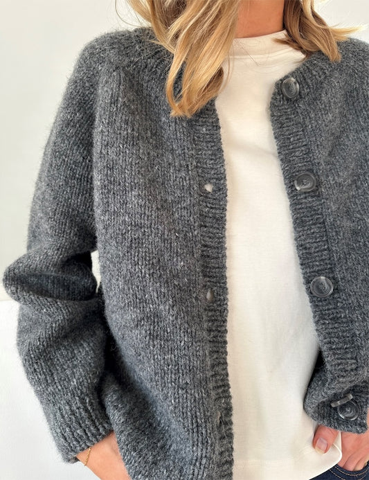 LeKnit Foundation Cardigan mit Fritidsgarn von Sandnes Garn 1