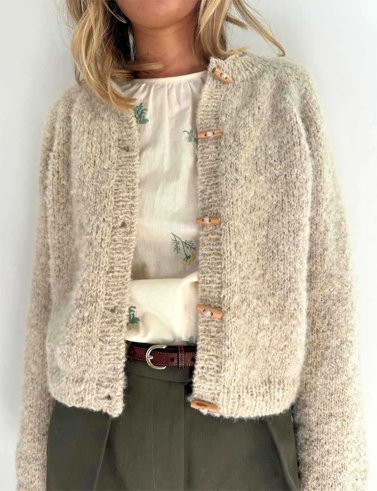 LeKnit Foundation Cardigan mit Fritidsgarn von Sandnes Garn 2