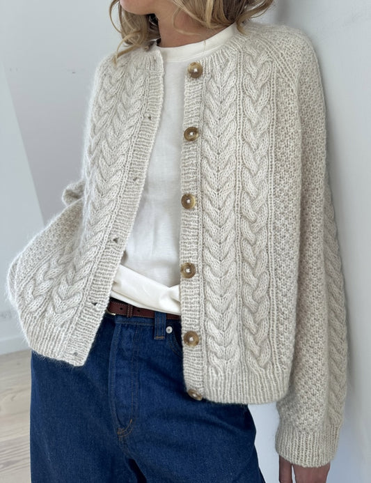 Siri Cardigan von LeKnit mit Poppy von Sandnes Garn 1