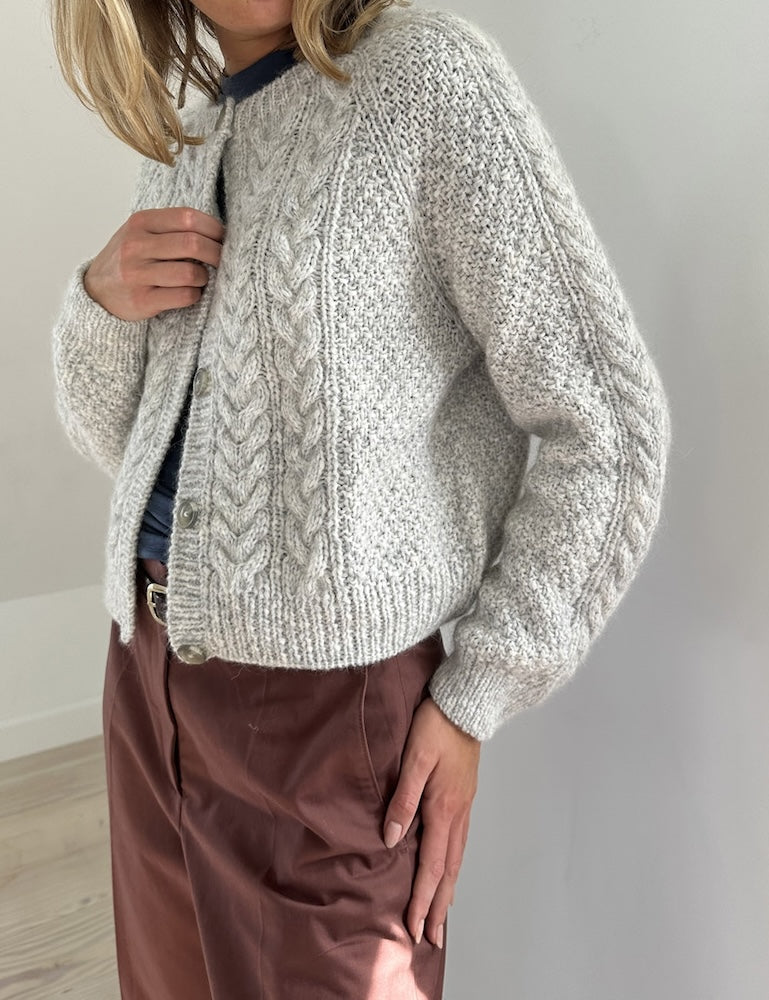 Siri Cardigan von LeKnit mit Poppy von Sandnes Garn 9