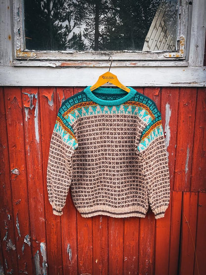 Moa Sweater | klassisch schön aus Peer Gynt von Sandnes Garn