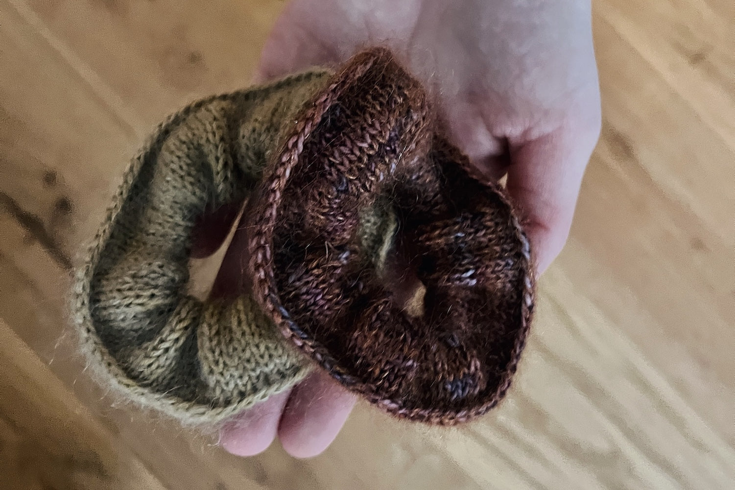 Croissant Scrunchie mit Sunday und Tynn Silk Mohair von Sandnes Garn 3