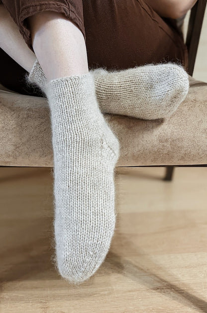 Easy Cozy Socks von Masha Ziablikova mit Nalle und Tuuli von Novita 1