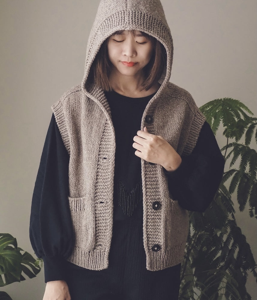 Irene Lin Mila Hooded Vest mit Fritidsgarn von Sandnes Garn 8