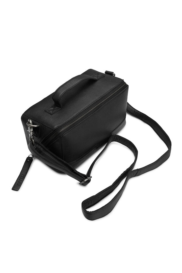 muud Cleo Crossbody Projekttasche in schwarz 2