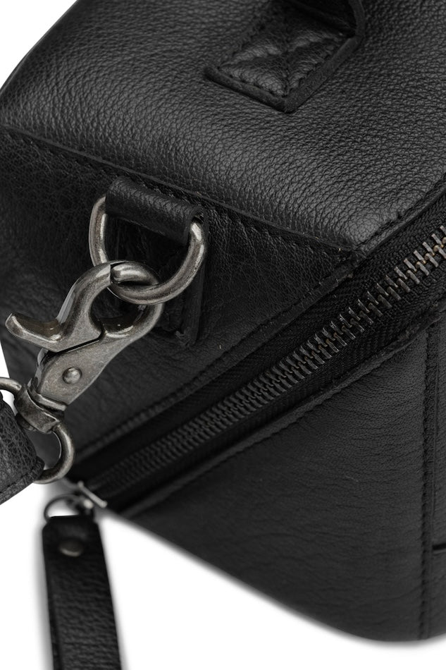 muud Cleo Crossbody Projekttasche in schwarz 5