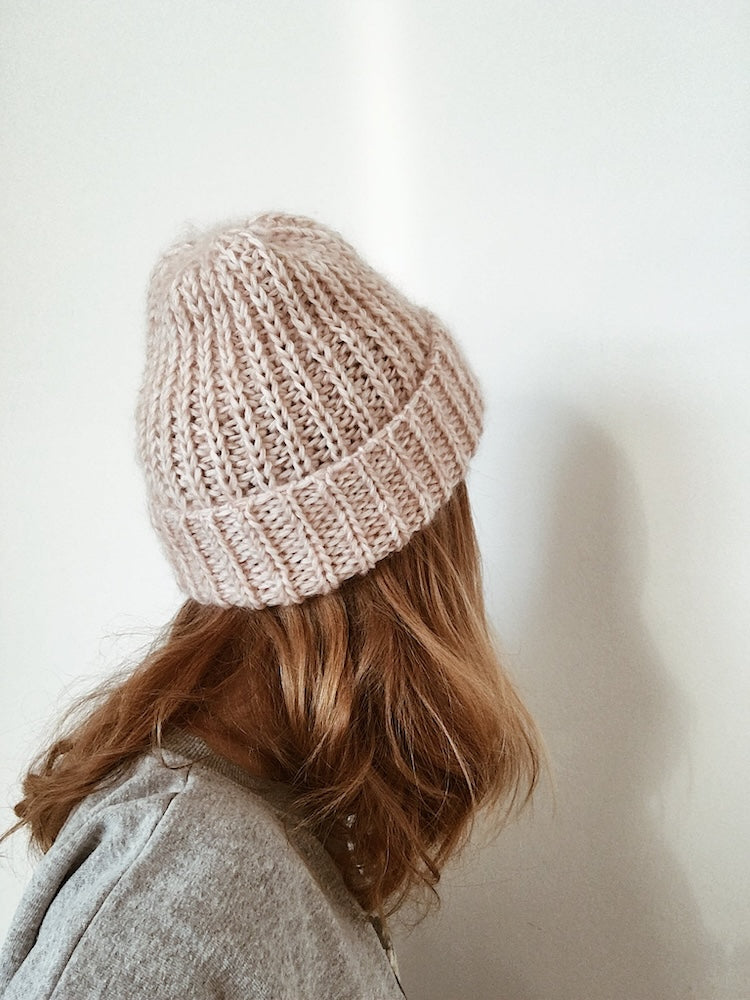 My Favorite Things Knitwear Beanie No. 1 aus Kos mit Tynn Silk Mohair von Sandnes Garn 1