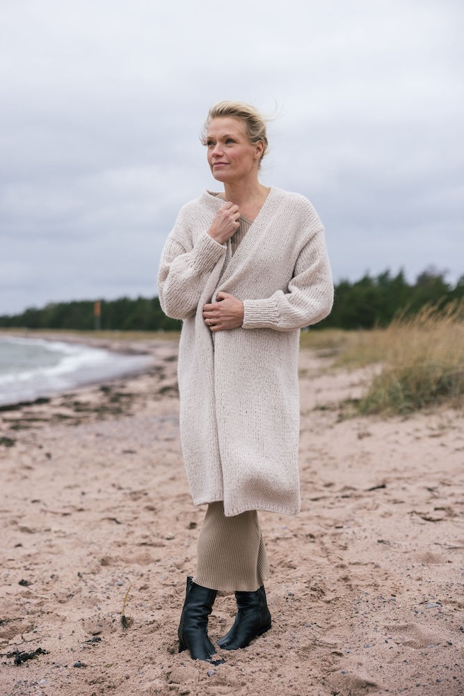 Ulappa Strickjacke | lässiger Basic Cardigan aus Halaus von Novita