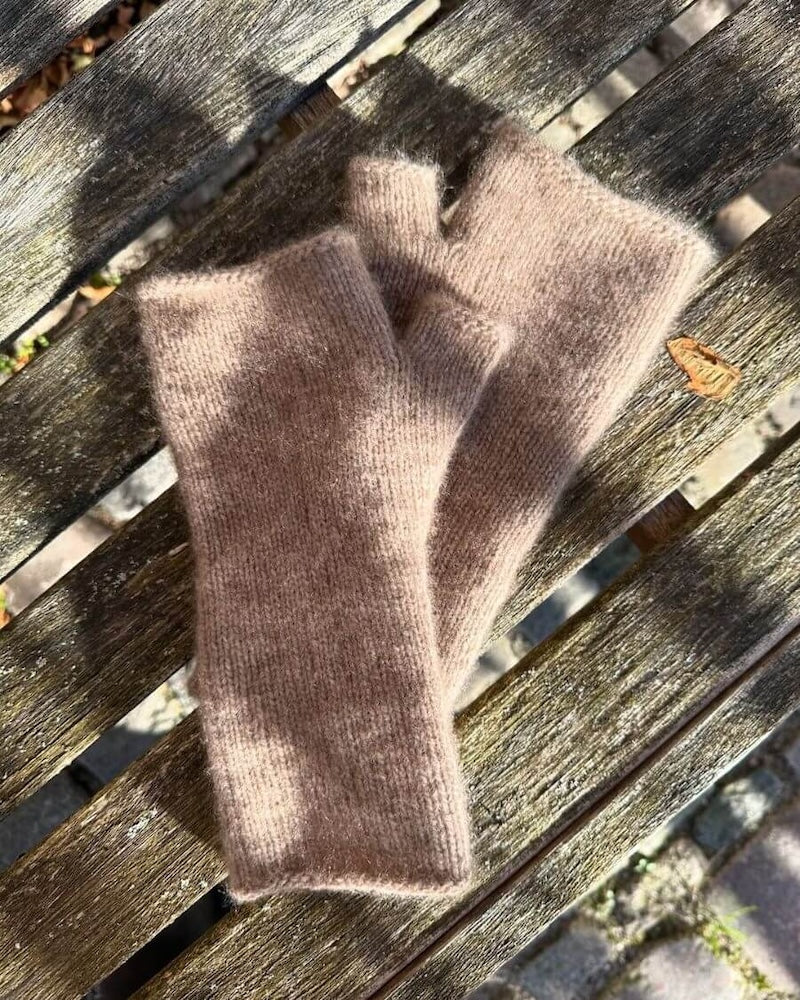 Penny Gloves von PetiteKnit mit Classic Cashmere von Cardiff 2