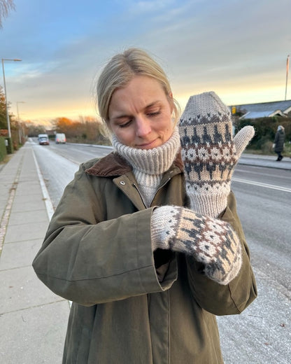 PetiteKnit Celeste Fäustlinge mit Peer Gynt von Sandnes Garn 8