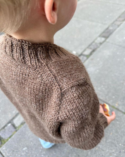 PetiteKnit Eva Cardigan Junior aus Peer Gynt von Sandnes Garn 4