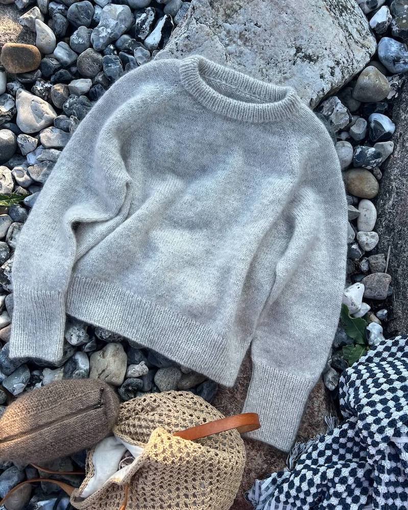 Petiteknit, Monday Sweater, liegend 2