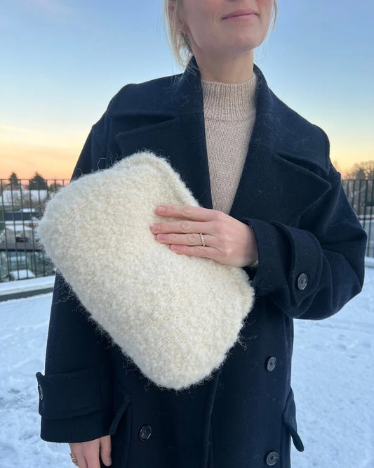 PetiteKnit Teddy Clutch mit Curly von Cardiff Cashmere 1