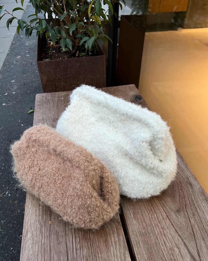 PetiteKnit Teddy Clutch mit Curly von Cardiff Cashmere 7