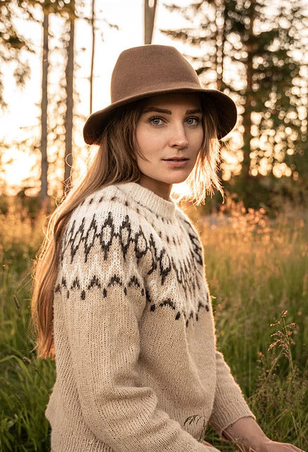 Ronja Hakalehto Untuva Sweater aus Alpaca Classic von Rowan 1