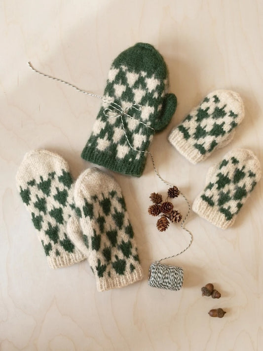 Sandnes 24 Jul Christmas Tree Mittens mit Firitdsgarn von Sandnes Garn 1