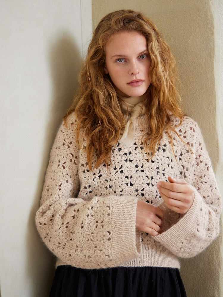 Fleur Sweater aus der Sandnes Kollektion 2403 mit Tynn Peer Gynt und Tynn Silk Mohair 3