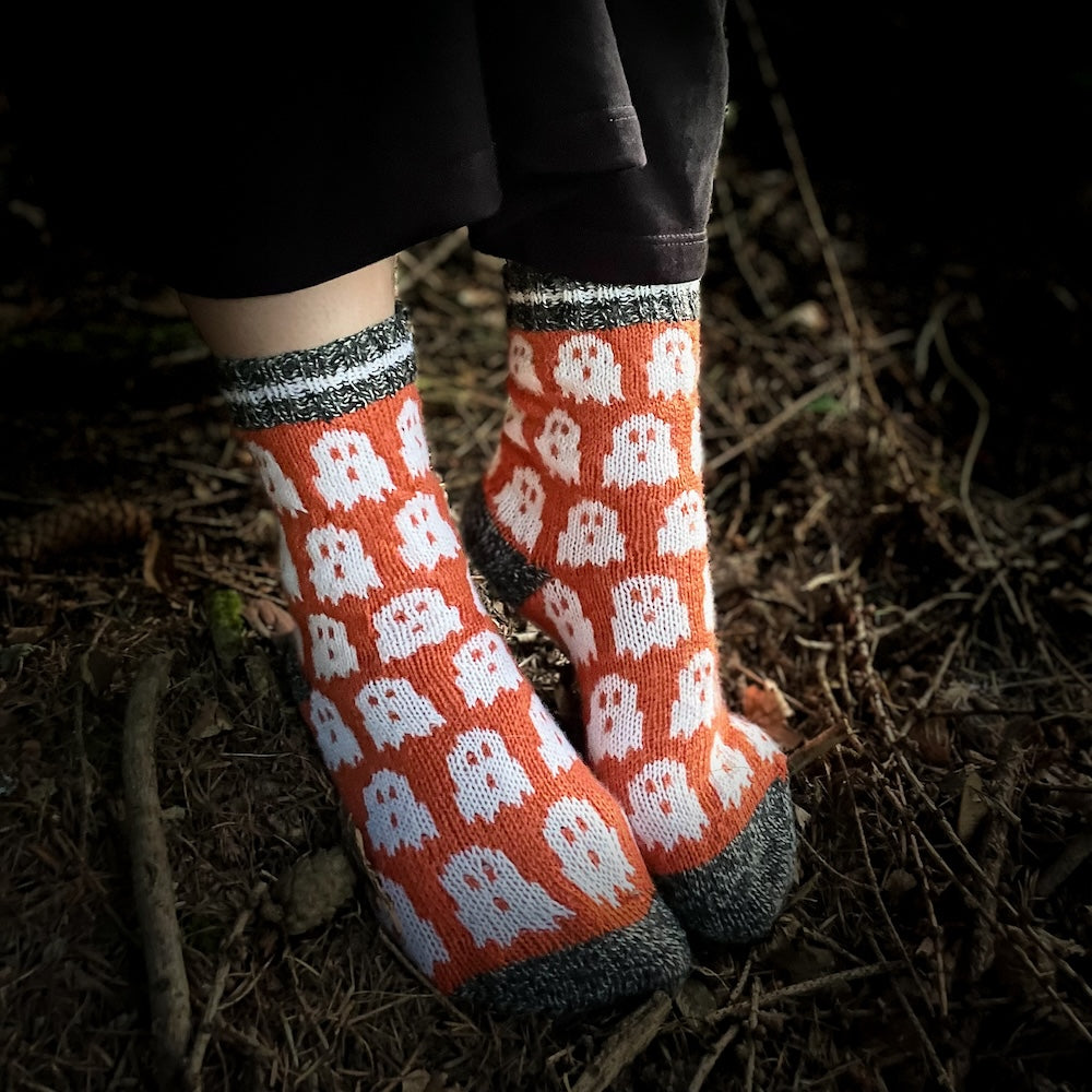 Spooky Socks von Stone Knits mit Terra von Symfonie Yarns 4