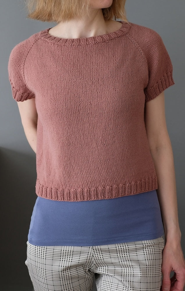 Minimalistic Tee von Suviknits mit Tynn Merinoull von Sandnes Garn 1