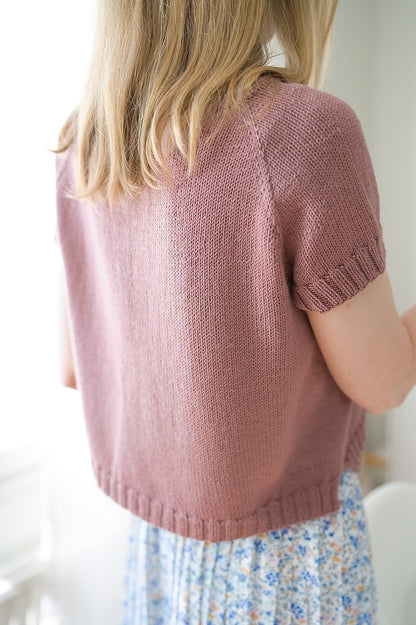 Minimalistic Tee von Suviknits mit Tynn Merinoull von Sandnes Garn 7