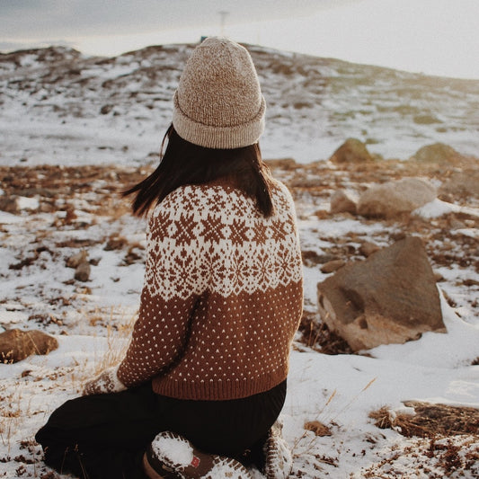 the petite knitter Bethlehem Sweater aus Camel DK von Pascuali 1