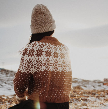 the petite knitter Bethlehem Sweater aus Camel DK von Pascuali 3