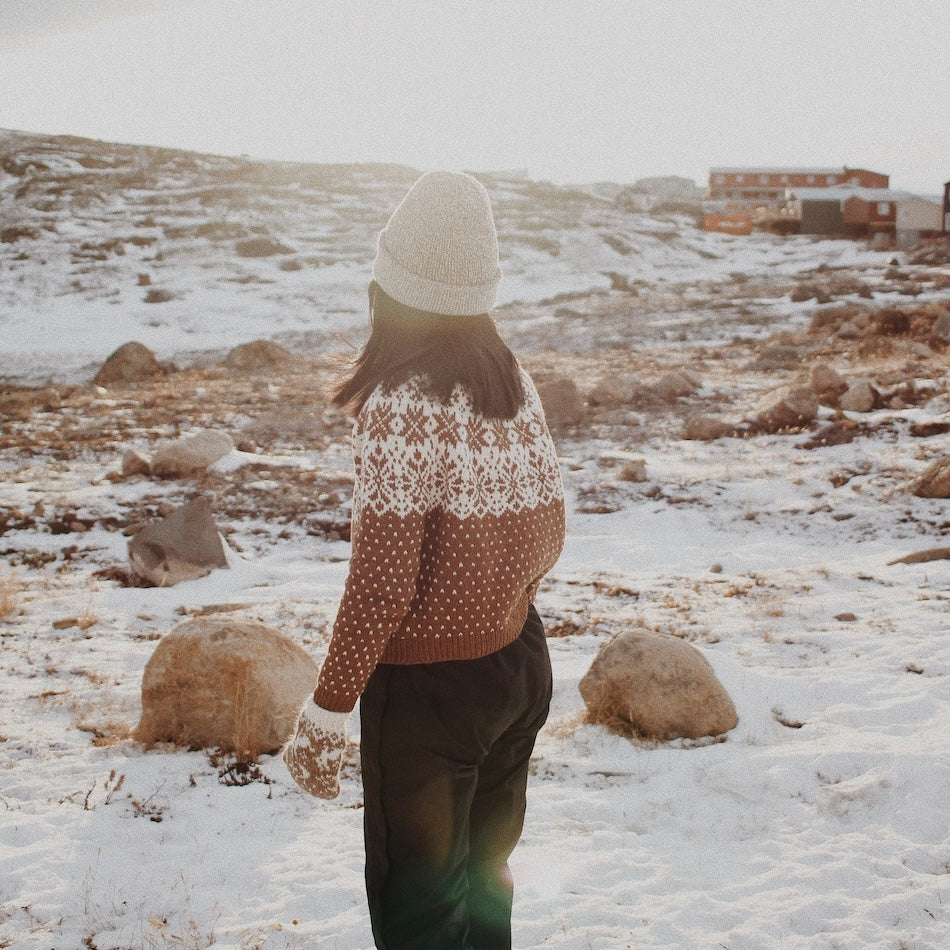 the petite knitter Bethlehem Sweater aus Camel DK von Pascuali 5