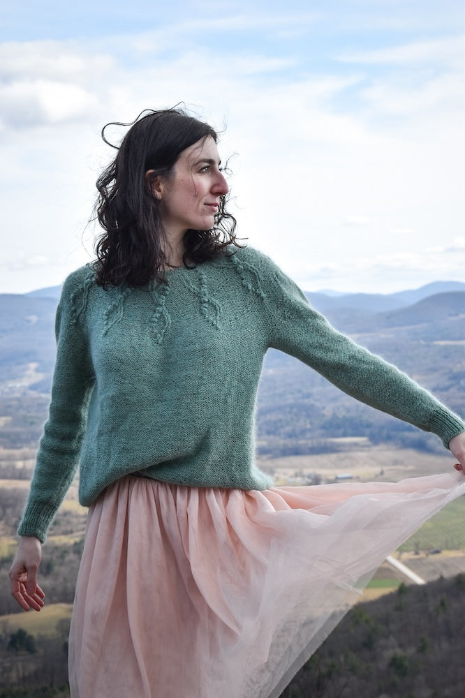 Seaweed Pullover von Wildernestknits mit Loch Lomond Lace von BC Garn und Babysilk Lace Solid von Kremke Soul Wool 1