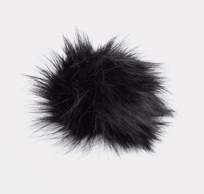 Pompon XXL en fausse fourrure avec bouton pression 